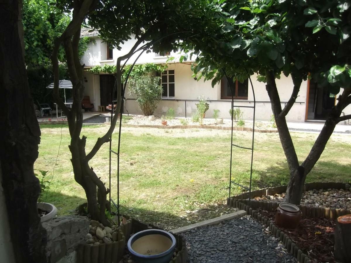 43 Rue Des Quarts Bed & Breakfast Ménesplet Exterior foto